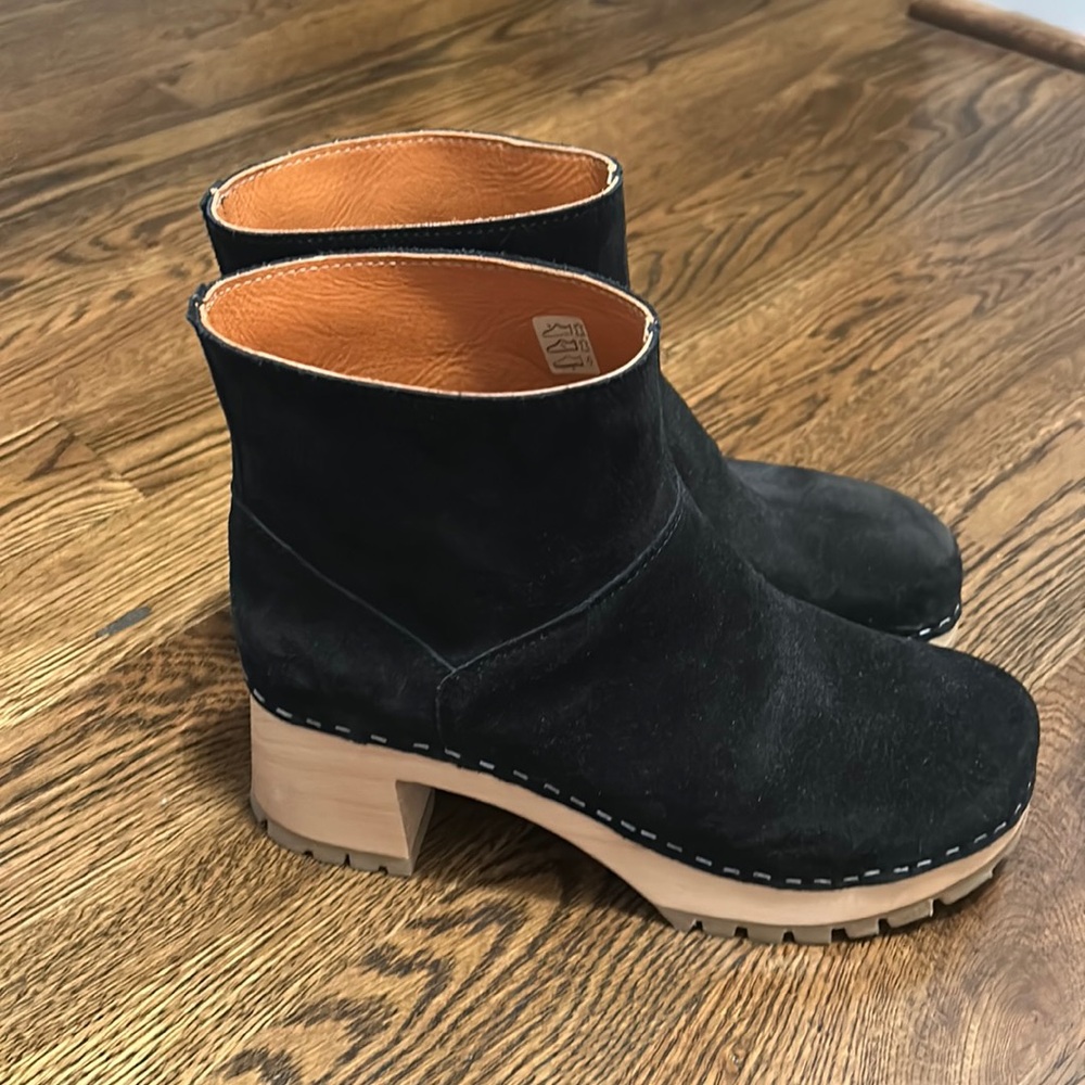 Swedish Hasbeens black suede boots in size 40/US size 10